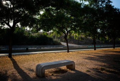 Banc en una zona amb ombra