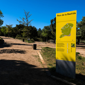 Cartell de senyalització al parc