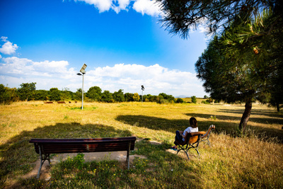 Zona de descans amb bancs