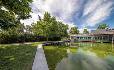 Passera al llac del parc