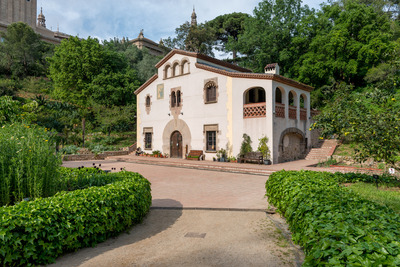 Vista general de la masia del parc