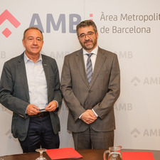 Antoni Poveda, vicepresident de Mobilitat i Transport de l'AMB, i Andreu Martínez, director d'Estratègia Corporativa i RRHH de la CCMA