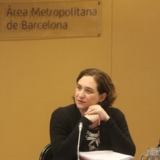 Ada Colau, presidenta de l'AMB, durant el ple
