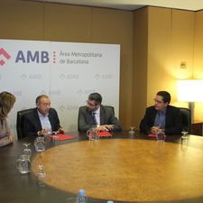 Antoni Poveda, vicepresident de Mobilitat i Transport de l'AMB, i Andreu Martínez, director d'Estratègia Corporativa i RRHH de la CCMA