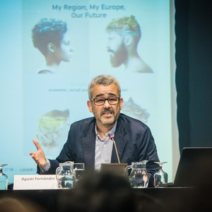 Benvinguda d'Alfred Bosch als assistents a les jornades "espais llindar" i "regeneració urbana" al MUHBA