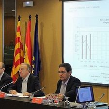 Enric Cañas, Antoni Poveda i Joan Maria Bigas durant la presentació de les dades