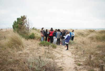 Grup d'escolars a les dunes