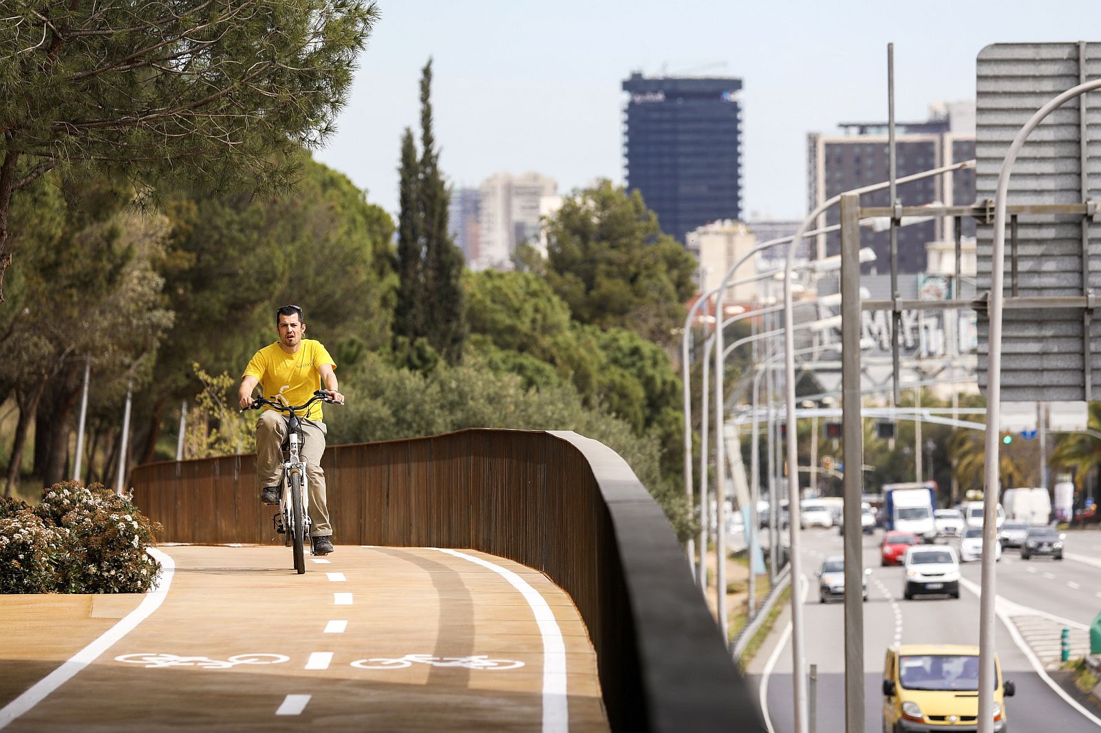 D'Esplugues a Barcelona en bicicleta