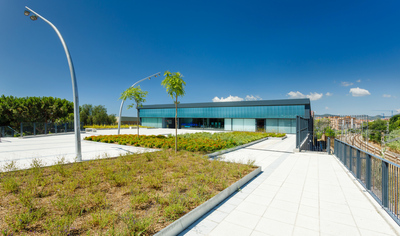 Perspectiva de l'accés de la piscina