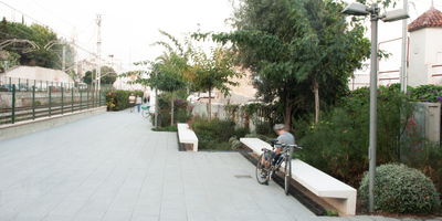 Zona de descans amb bancs