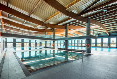 Vista de les tres piscines de l'equipament