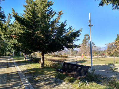 Zona de bancs del parc