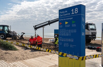 Tasques de muntatge a la platja