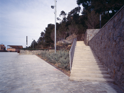 Escales d'accés a una de les zones del parc