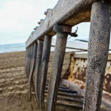 El llaurat de la sorra és el primer pas per preparar les platges cara a la temporada de bany