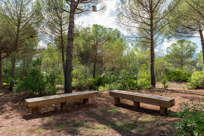 Zona de descans sota els arbres