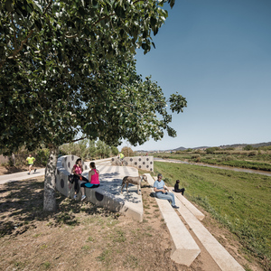 Zona de descans al costat del camí