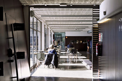 Perspectiva del bar de l'edifici