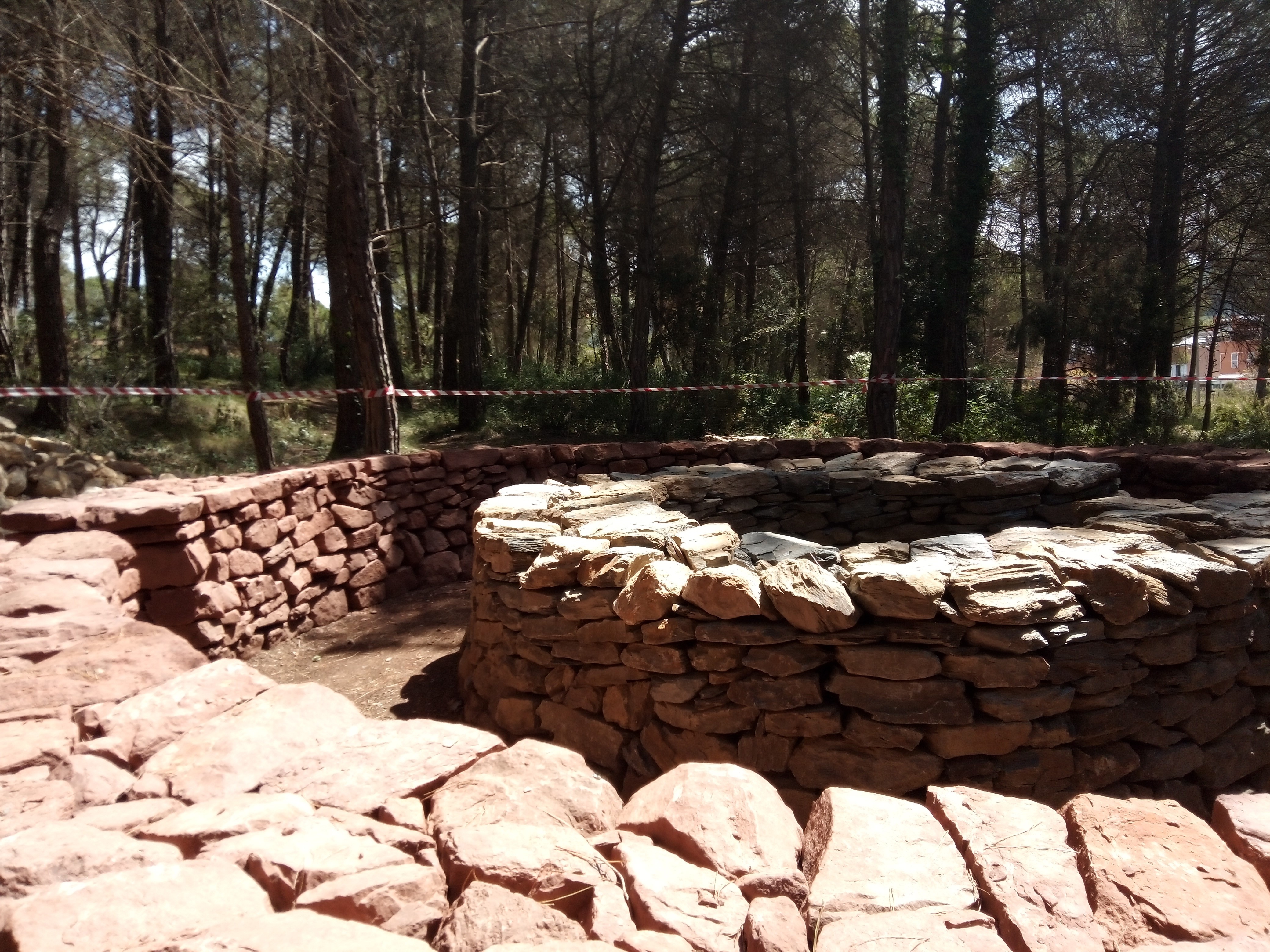 Estructura d'art natura de pedra seca