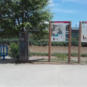 Accés al camí del riu dins del Parc del Riu des de l'Avinguda Verge de Montserrat