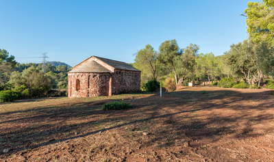 Vista de l'ermita del parc