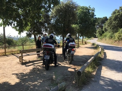 Policia en moto vigilant