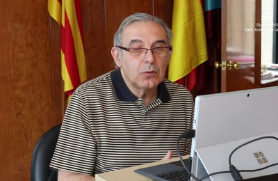 Alcalde de Sant Andreu donant una xerrada per video