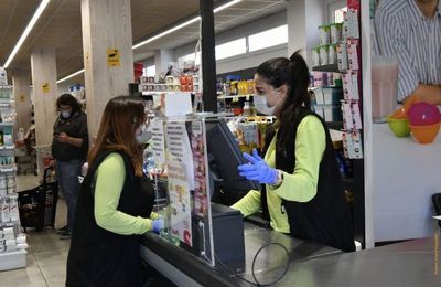 Treballadores d'un supermercat