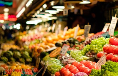 Parada de verdures a un mercat