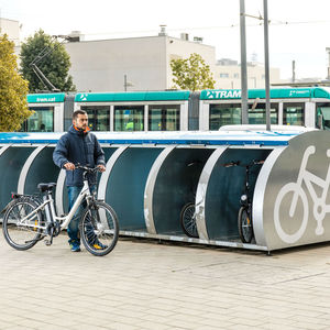 Un dels aparcaments segurs de bicicletes Bicibox