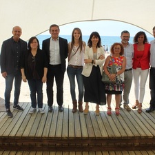 Alumnes de l'escola Gavà Mar planten borró a les dunes