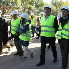 Raquel Sánchez i Ramon Torra, visitant l'obra