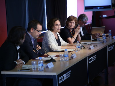 Ada Colau, alcaldessa de Barcelona i presidenta de l'AMB, parla durant la presentació