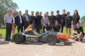 Presentació del cotxe elèctric de competició a la seu de l'AMB