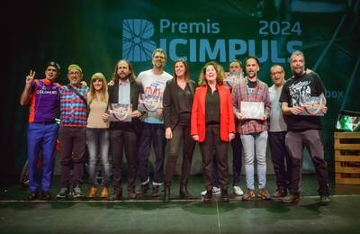 Tots els guardonats amb el premi Bicimpuls sobre l'escenari