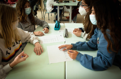 Els i les alumnes participen a l'activitat