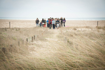 Grup d'escolars a les dunes