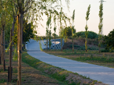 Vista aèria del riu i infraestructures de comunicació