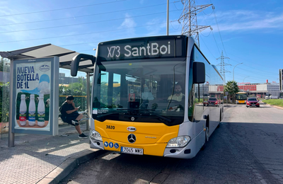 Autobus de la línia X73 a la parada