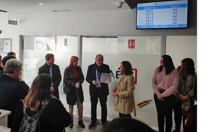 Lliurament de la placa acreditativa a l'OAE de Barberà del Vallès