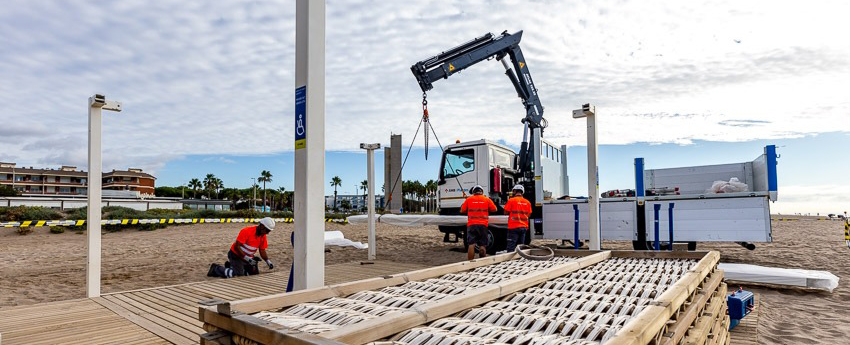 Desmuntatge d'un m&ograve;dul de la platja