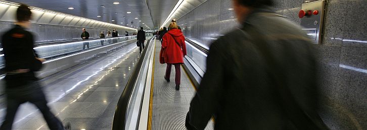 pasillo de la estación de metro El Coll Teixonera